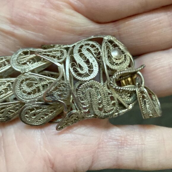 Large vintage articulated filigree fish pendant - Picture 6 of 6